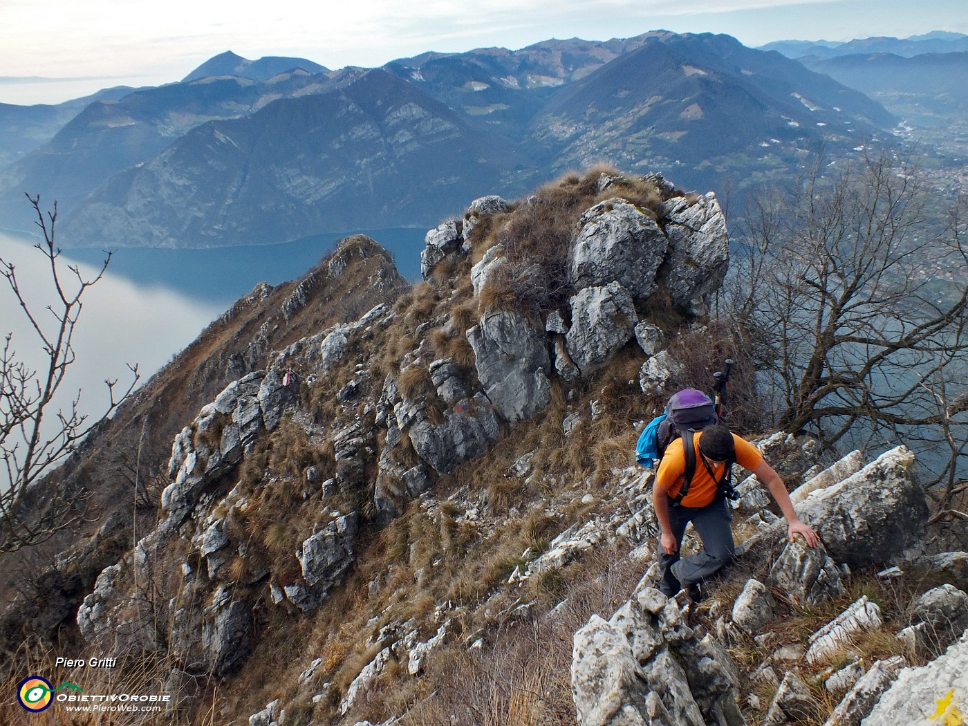 04 In ripida salita da Vello (200 m) alla Corna Trentapassi (1280 m) (.JPG